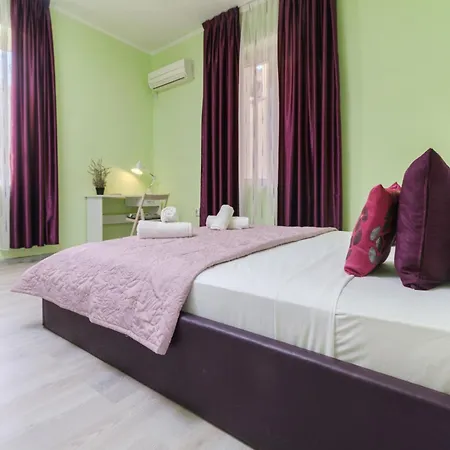 1-bedroom Center Secret Gem