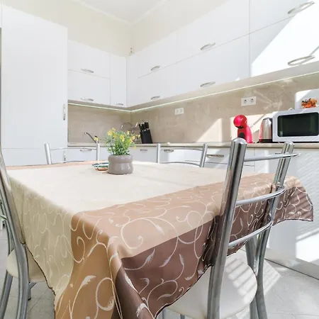 1-bedroom Center Secret Gem *