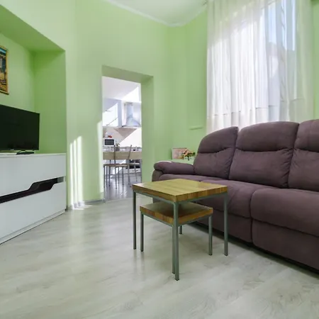 Apartment 1-bedroom Center Secret Gem