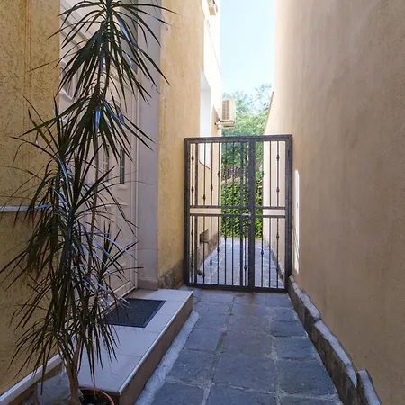 Apartment 1-bedroom Center Secret Gem *