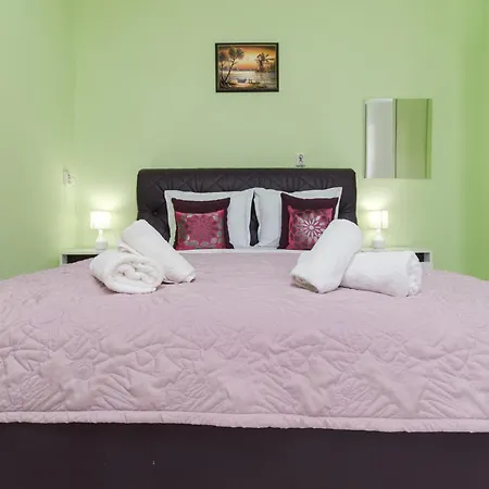 Apartment 1-bedroom Center Secret Gem