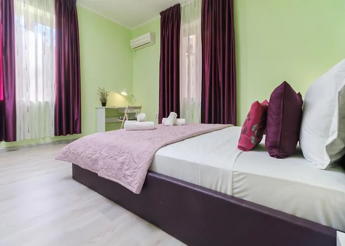 1-bedroom Center Secret Gem