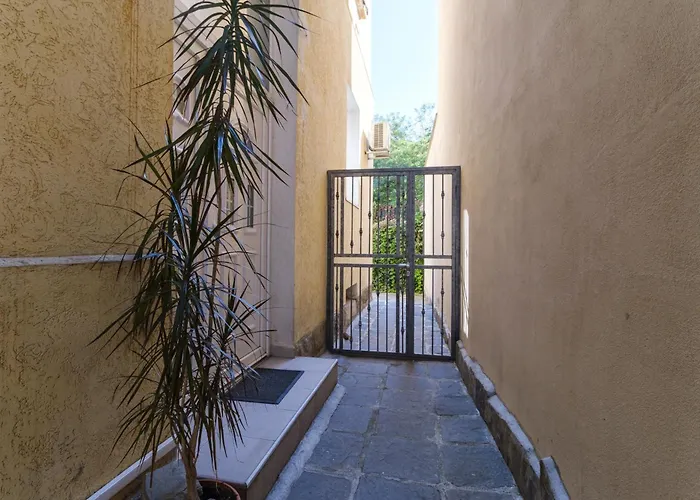 公寓 1-bedroom Center Secret Gem *