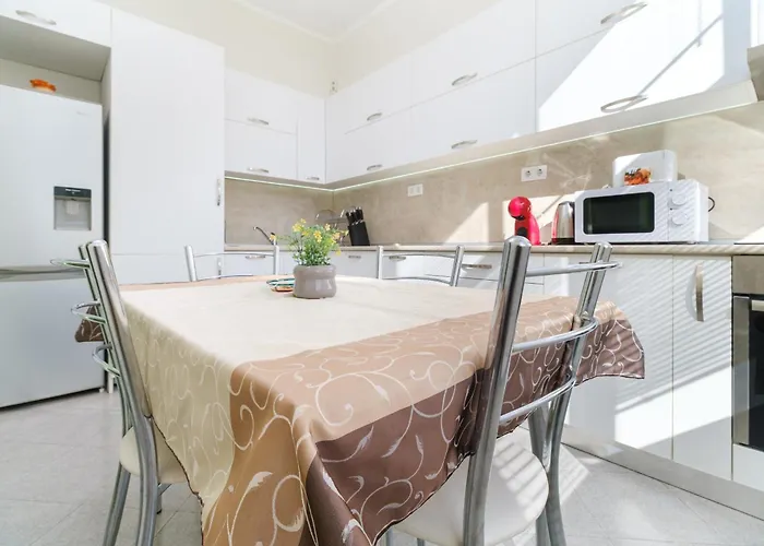 1-bedroom Center Secret Gem *